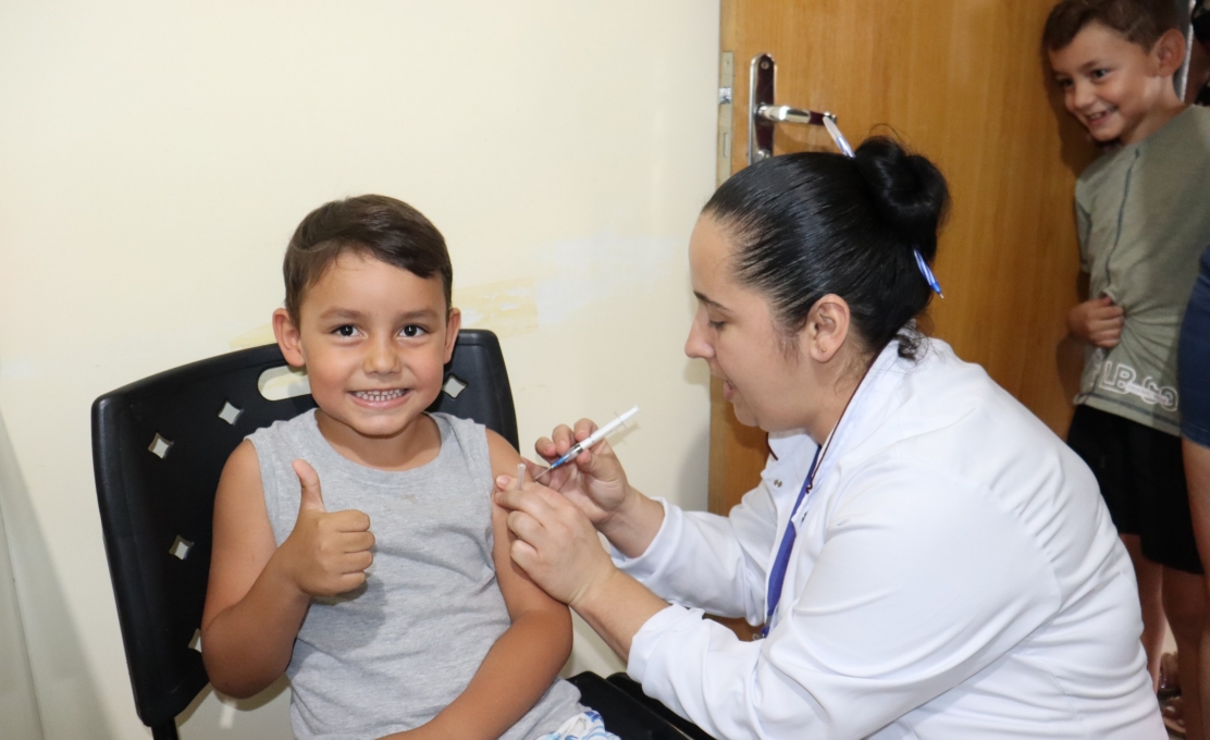Campanha de multivacinação para atualização da caderneta de vacinação de crianças e adole...