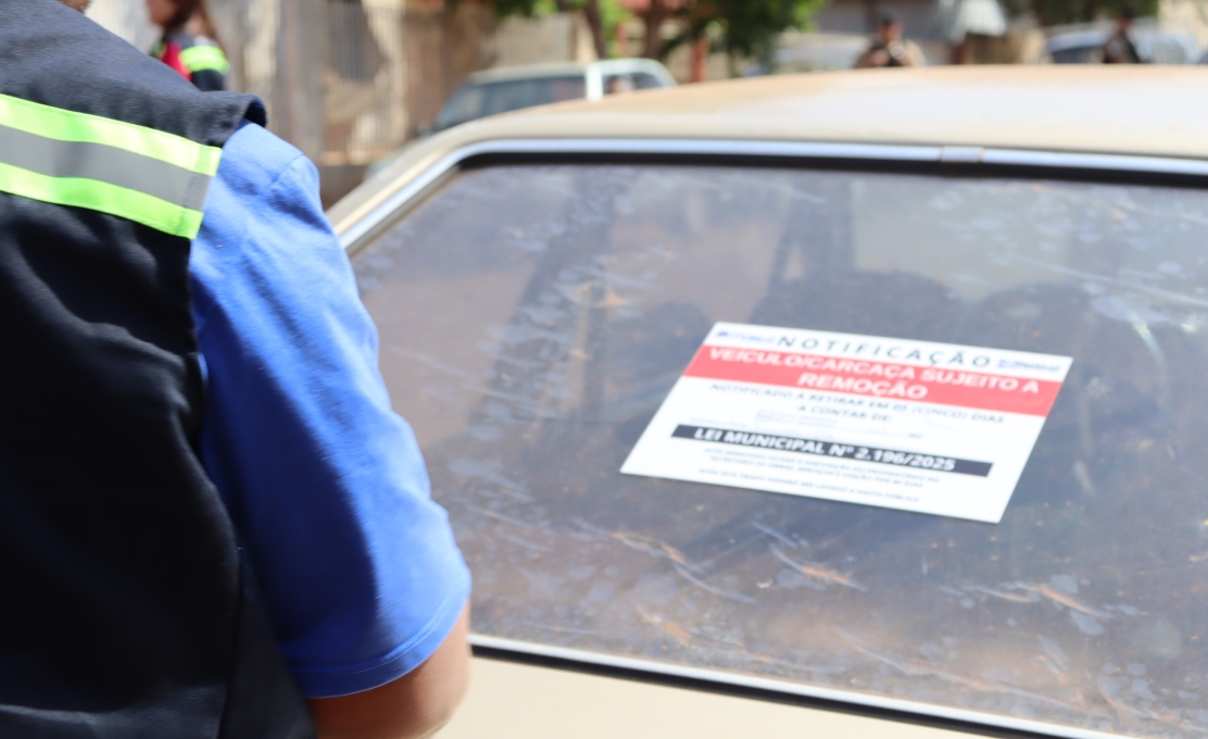 A Prefeitura de Mariluz inicia ação firme contra veículos abandonados nas vias públicas