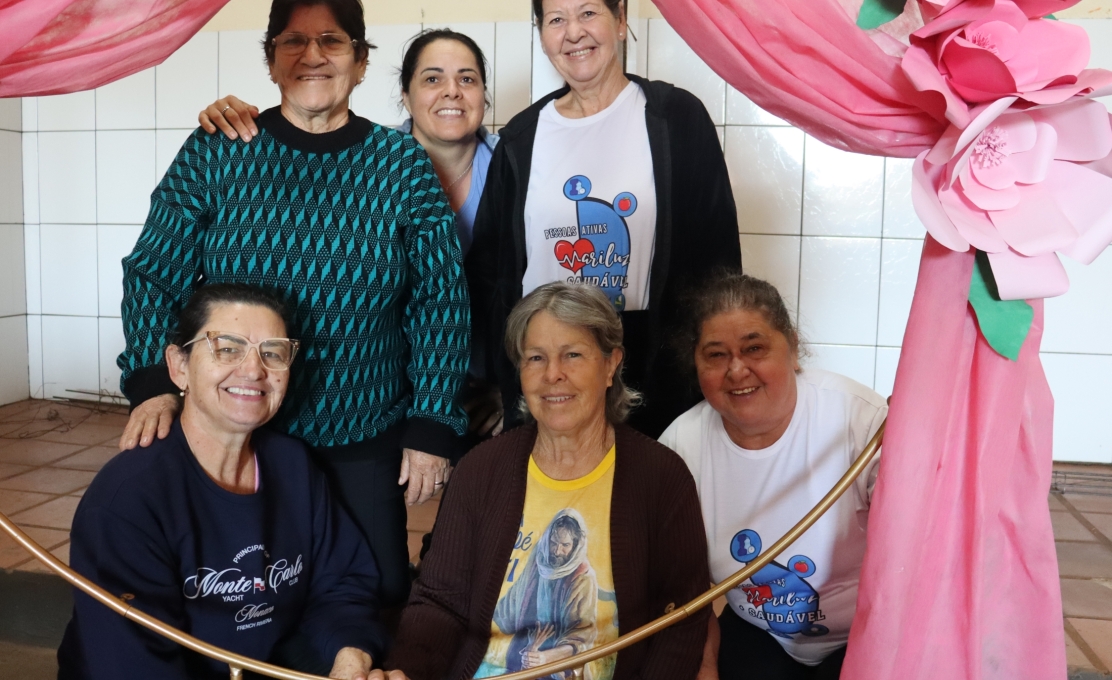 Em alusão ao Dia das Mães a Assistência Social de Mariluz organizou uma manhã especial para ...