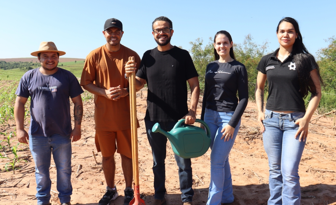 Em alusão ao Dia Mundial da Água o município de Mariluz realizou uma ação de preservação ...