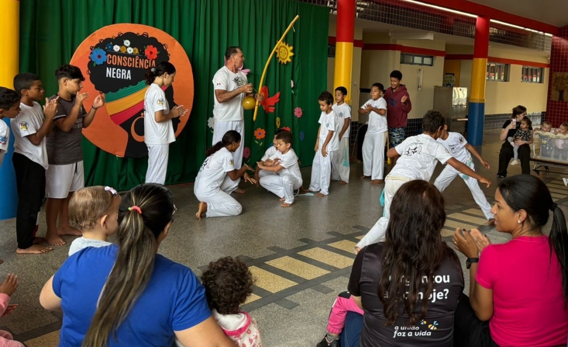 Valorizando a cultura e as raízes afro-brasileira alunos de capoeira realizaram apresentações...