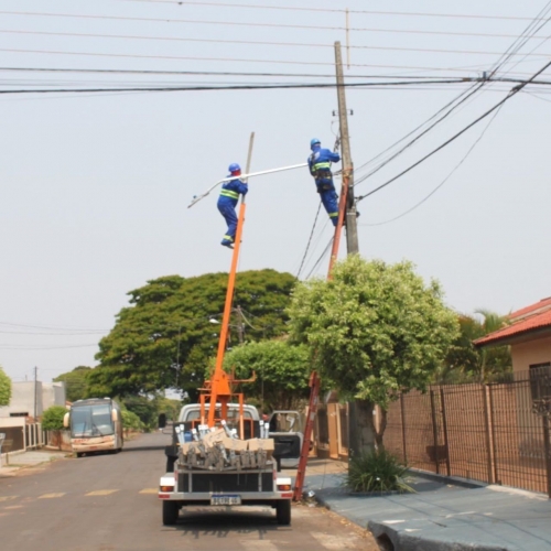 Mariluz está realizando a substituição de luminárias convencionais por luminárias de Led 