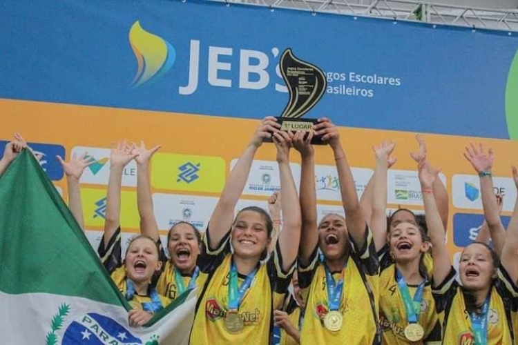 Prefeito Paulinho Alves parabenizou as atletas de Handebol do Colégio Estadual Dom Bosco que foram campeãs no JEBS 2022