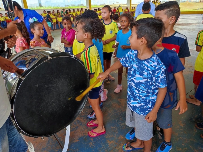  Projeto fará inclusão de alunos da Escola Municipal  Manoel Ribas na música com a Fanfarra Infantil