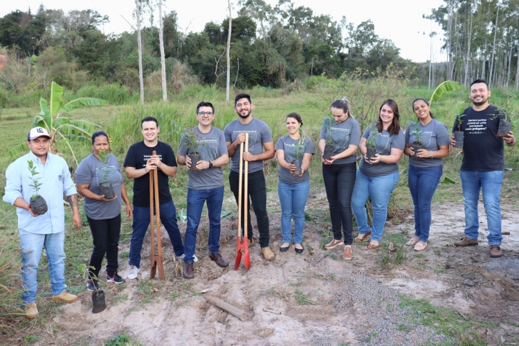 Divisão Municipal de Meio Ambiente em parceria com o Sicredi de Mariluz, realizaram uma ação de conscientização ambiental