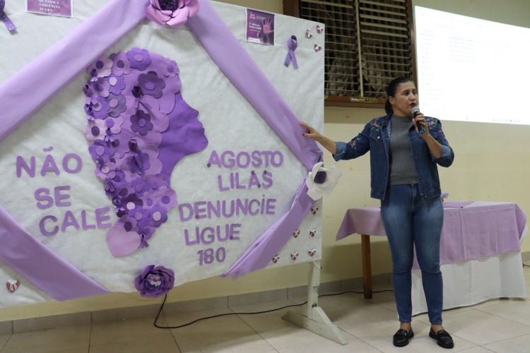 Na noite de terça-feira (15), foi realizada no clube do idoso de Mariluz a 3ª reunião com os beneficiários do Programa Bolsa Família