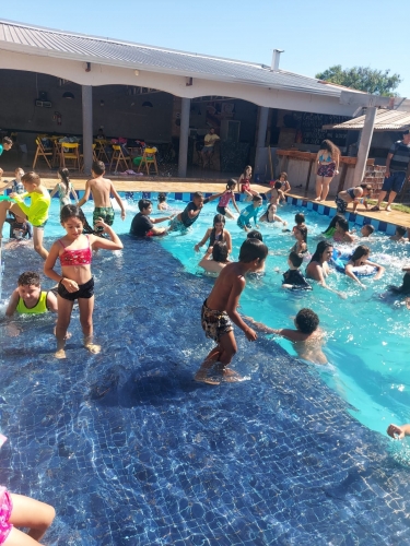 Na quarta-feira (13), os alunos do Serviço de Convivência de nosso município tiveram uma programação especial e se divertiram bastante na área de lazer Clube Aloha