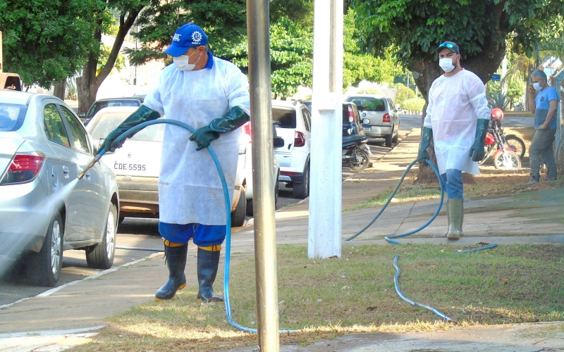 Município de Mariluz, realizou sanitização de calçadas em unidades de Saúde e no Paço Municipal