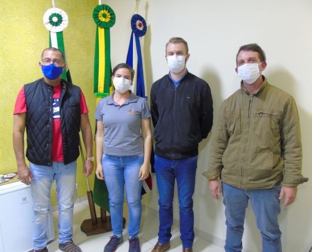 Prefeito Paulinho Alves se reuniu com coordenadores de projeto sustentável na produção de alimentos