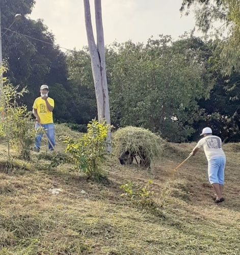 Divisão Municipal de Esportes, realizou a limpeza do campo do Colorado 