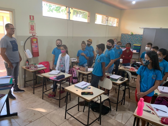 Prefeito Paulinho Alves visitou a Escola Rural Augusta Gutierrez no Distrito de São Luiz 