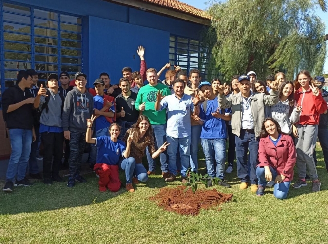 Foi realizada palestra sobre a compostagem de resíduos de alimentos com alunos do Curso Técnico de Agronegócio