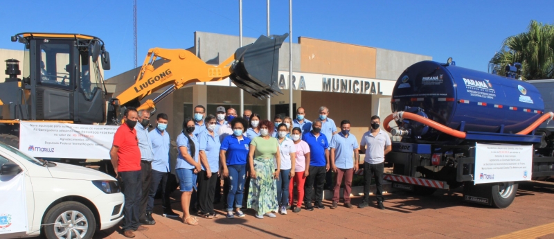 Prefeito Paulinho Alves expôs em praça pública as novas aquisições do Município de Mariluz 