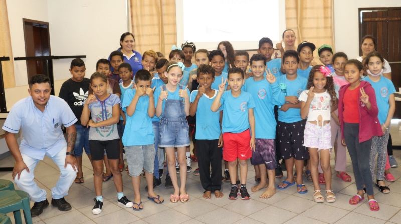 Palestra sobre meio ambiente e sustentabilidade com alunos da Escola Municipal Laudelino Rosa de Mello