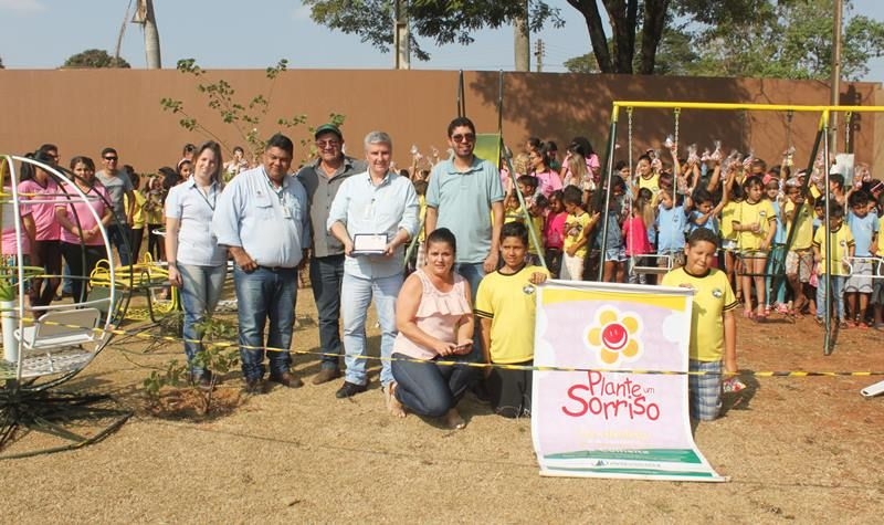 Cooperativa Integrada, realizou entrega de um parque de diversões, para escola Manoel Ribas em Mariluz