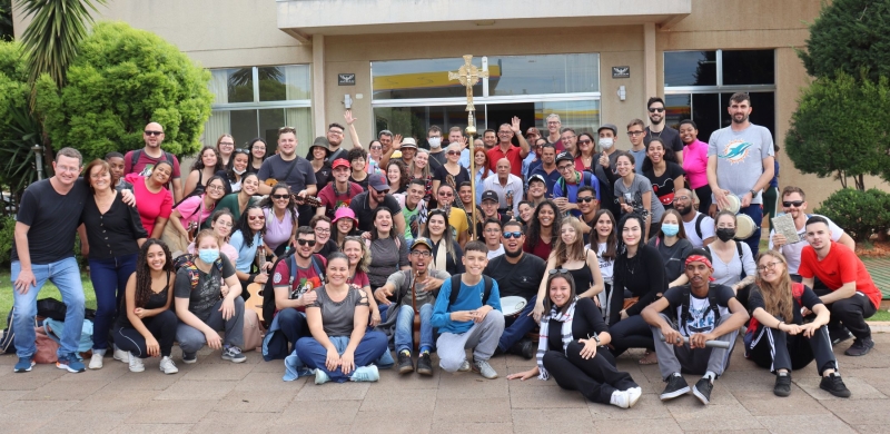 Mariluz recebeu a visita de jovens que participaram do Encontro Vocacional do Caminho Neocatecumenal