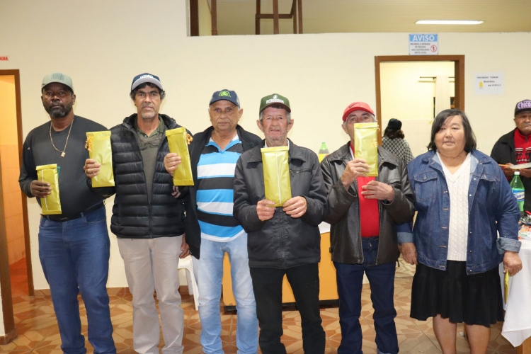 O Centro de Convivência do Idoso de Mariluz realizou o já tradicional jantar do Dia dos Pais