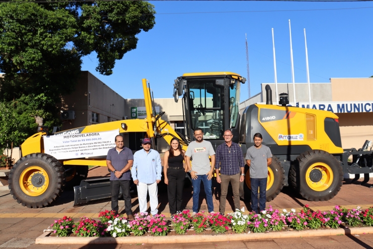 Na sexta-feira (26), foi incorporada à frota municipal uma máquina do tipo motoniveladora