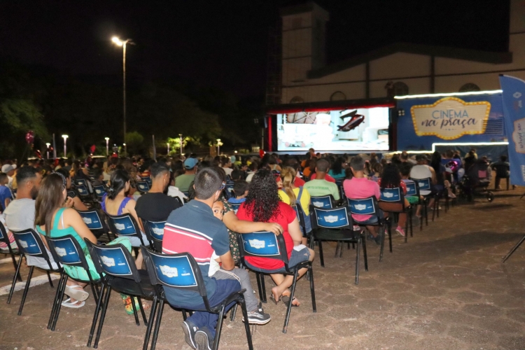 Mariluz recebeu a carreta do Projeto Cinema na Praça, que trouxe para a nossa cidade a magia do cinema