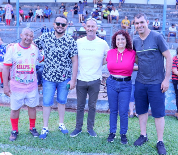 Foi realizado em nossa cidade um amistoso entre o Clube Amigo de Veteranos de Mariluz x Veteranos do Grêmio Maringá 