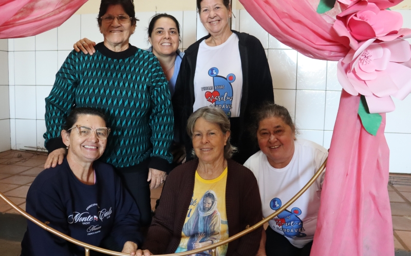Em alusão ao Dia das Mães a Assistência Social de Mariluz organizou uma manhã especial para os participantes do projeto 
