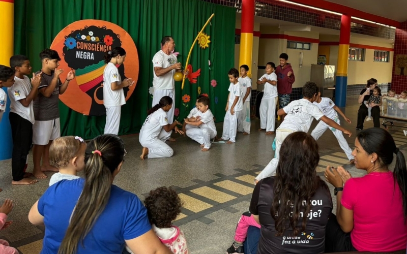 Valorizando a cultura e as raízes afro-brasileira alunos de capoeira realizaram apresentações nos CMEIs de Mariluz