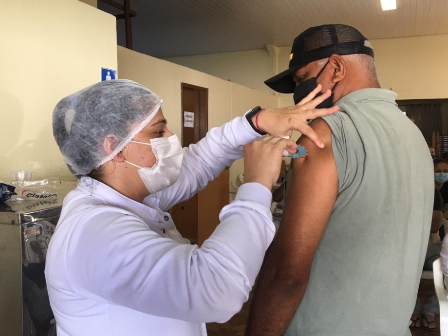  Município de Mariluz realizou vacinação contra a Covid-19 em pessoas com idade de 49 a 59 anos de idade