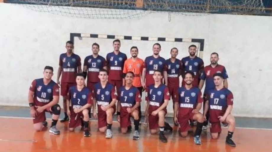 Atletas do nosso Handebol Masculino e do Futebol Masculino sub-16 jogaram no ultimo final de semana 