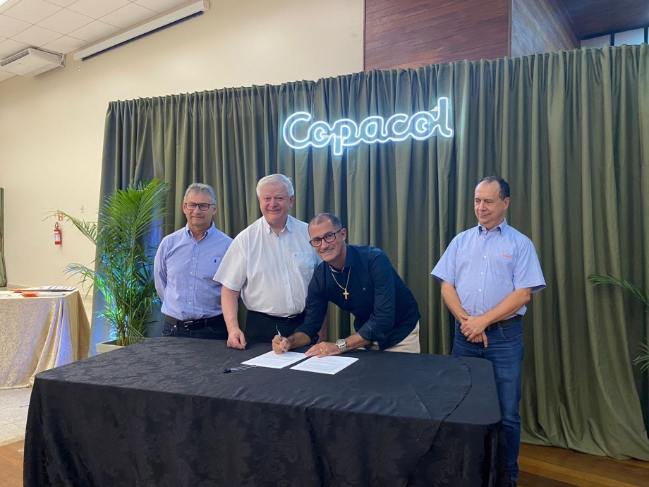 Prefeito Paulinho Alves, assinou o termo de cooperação de nosso município com o Projeto Apoio Cultural da Cooperativa Co