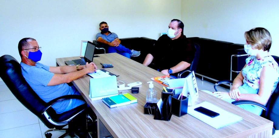 Prefeito Paulinho Alves recebeu a visita de gestores do Centro Universitário Uningá