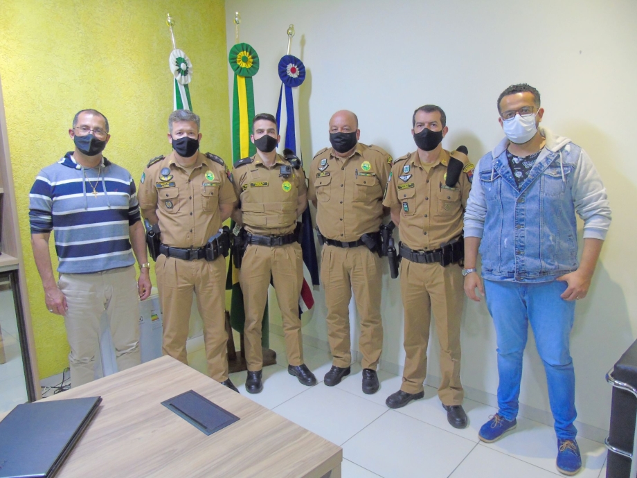 Prefeito Paulinho Alves, se reuniu com o comando da polícia militar da região em seu gabinete