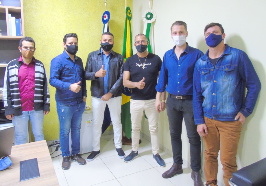 Prefeito Paulinho Alves recebeu visita do Assessor Parlamentar do Deputado Mauro Moraes e lideranças 