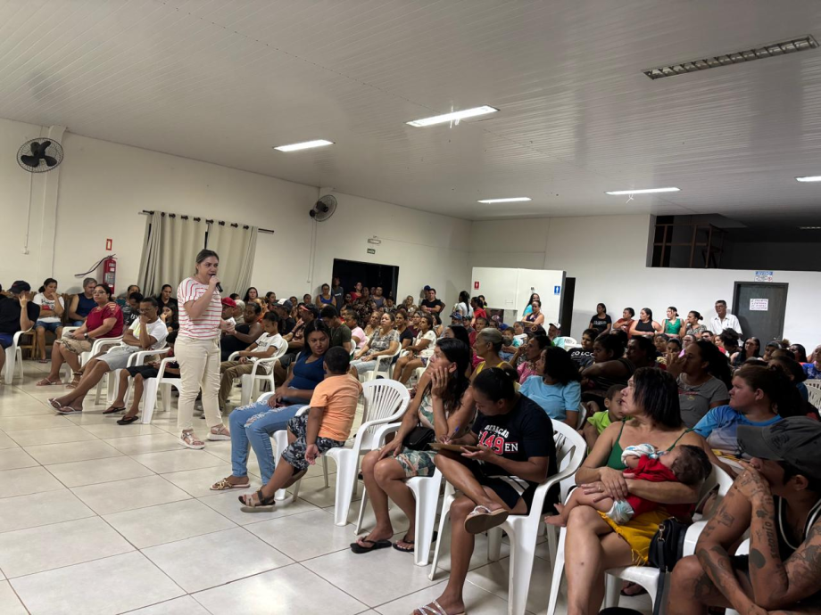 Na quinta-feira 27, na sede do clube do idoso de Mariluz aconteceu a primeira reunião do Programa Bolsa Família