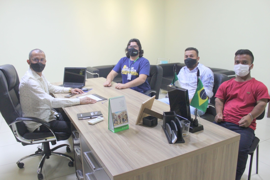 Prefeito Paulinho Alves recebeu em seu gabinete a visita do assessor parlamentar da Deputada Federal Aline Sleutjes