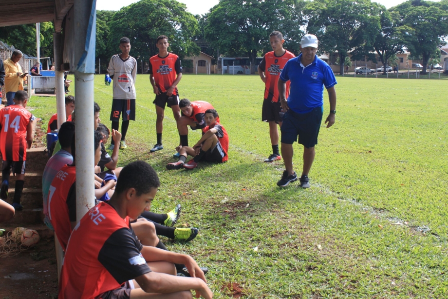 Prefeito Paulinho Alves e funcionários do Paço Municipal realizaram homenagem ao servidor público Sebastião Belio