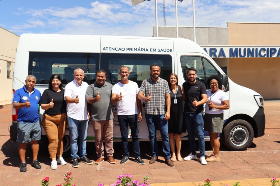 Prefeito Paulinho Alves realizou a entrega de uma van zero km, para a secretaria de saúde de nosso município