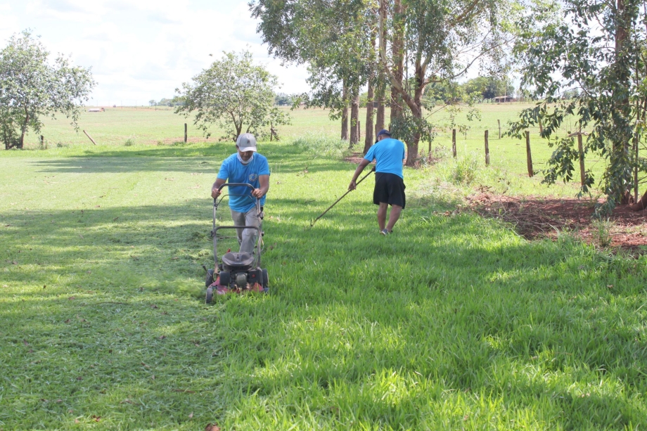 Divisão Municipal de Esportes de Mariluz realizou manutenção no campo de futebol do Distrito de São Luiz