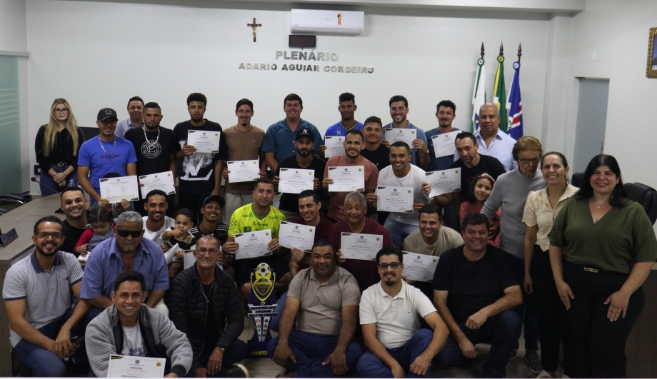 Câmara de Mariluz homenageia atletas e comissão técnica do Mariluz Atlético Clube