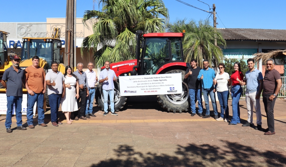 Prefeito Paulinho Alves, realizou a entrega de mais um trator agrícola que já está a disposição da Secretaria de Agricul