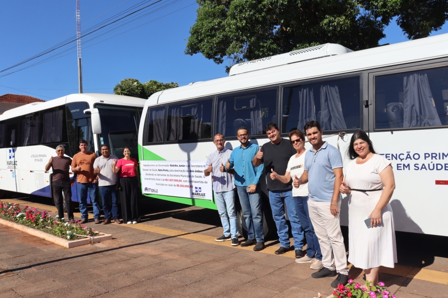 Prefeito Paulinho Alves realizou a entrega de dois ônibus que atenderá as demandas da Secretaria Municipal de Saúde