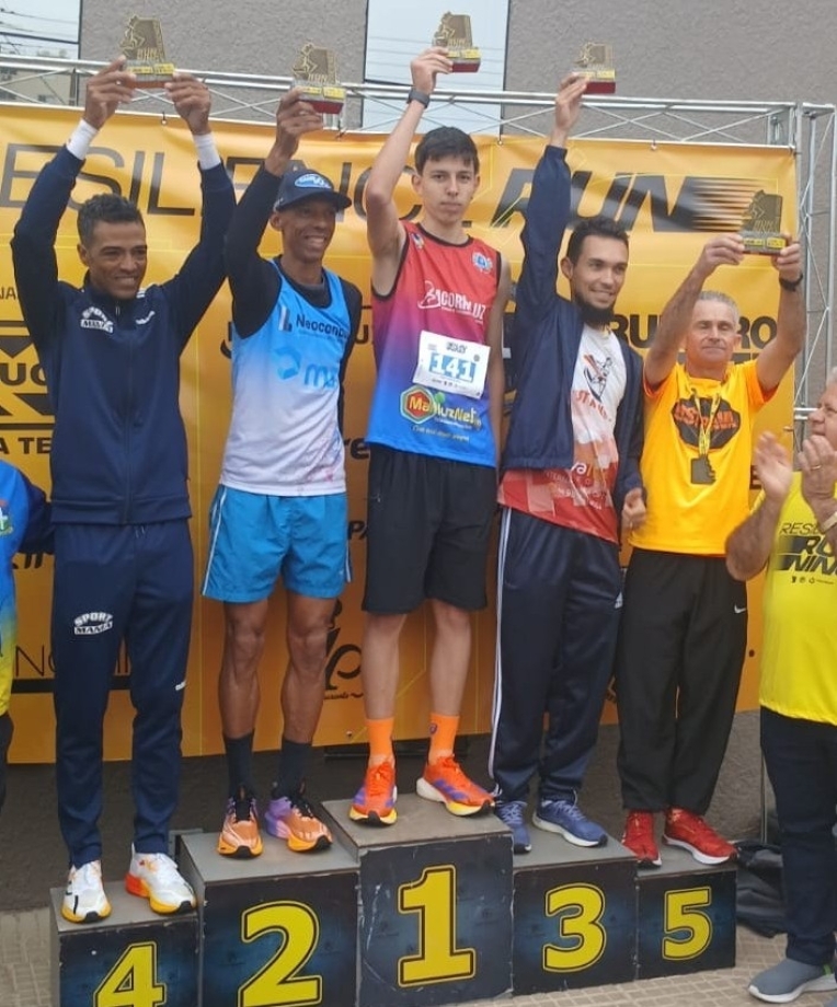 Atletas da Associação de Corredores de Rua de Mariluz, mais uma vez são destaques participando de corrida de rua