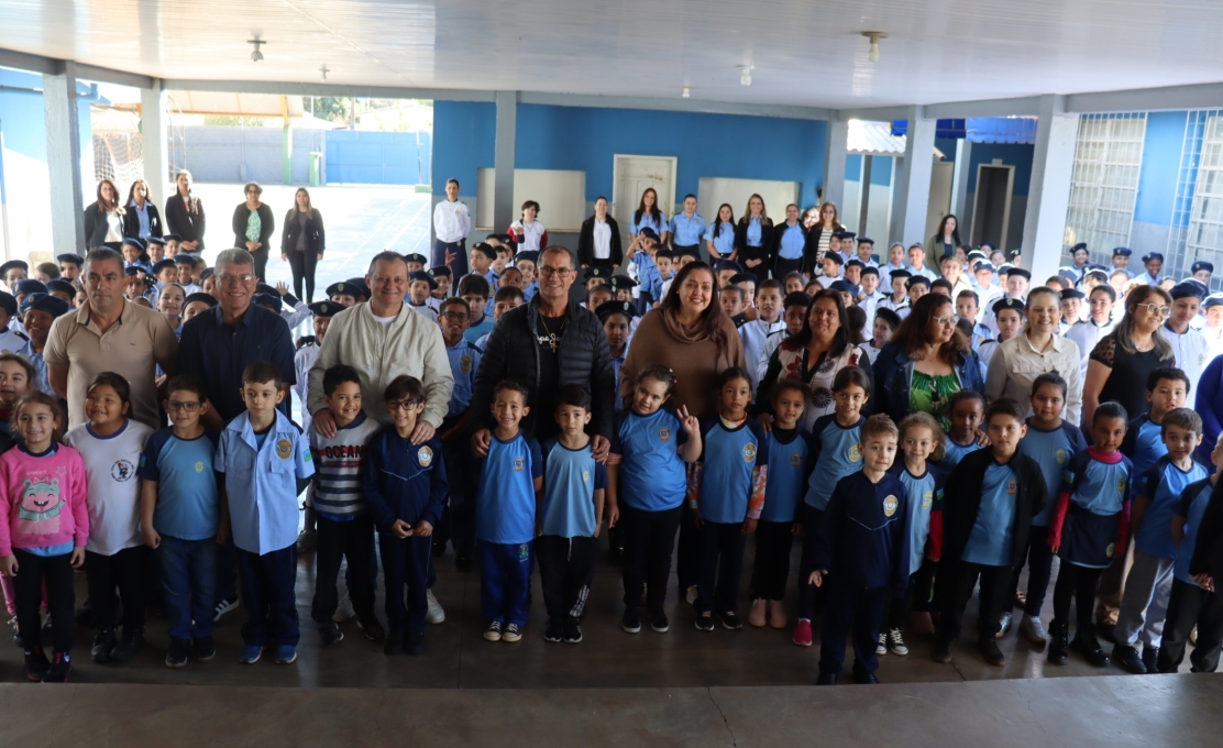 Prefeito Paulinho Alves visita Colégio Cívico-Militar em Goioerê e projeta modelo para Marilu...