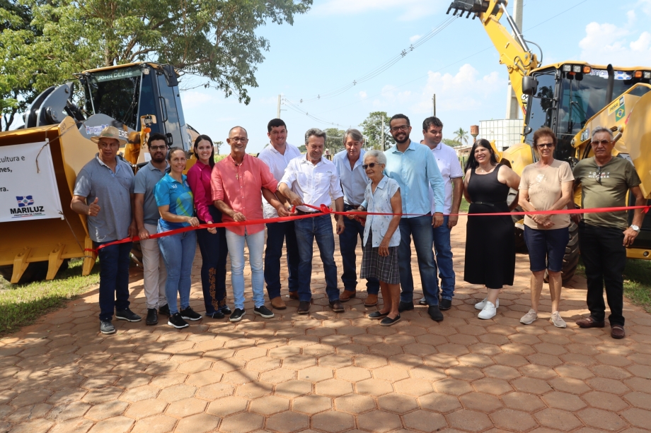 O Secretário da SEAB-PR, Márcio Nunes, participou da inauguração da pavimentação da estrada do Gavião em Mariluz